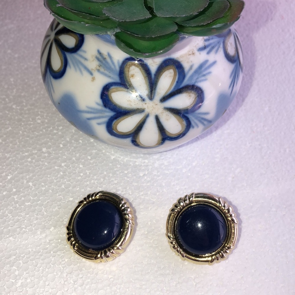 💖Studded Earrings - Picture 5 of 7